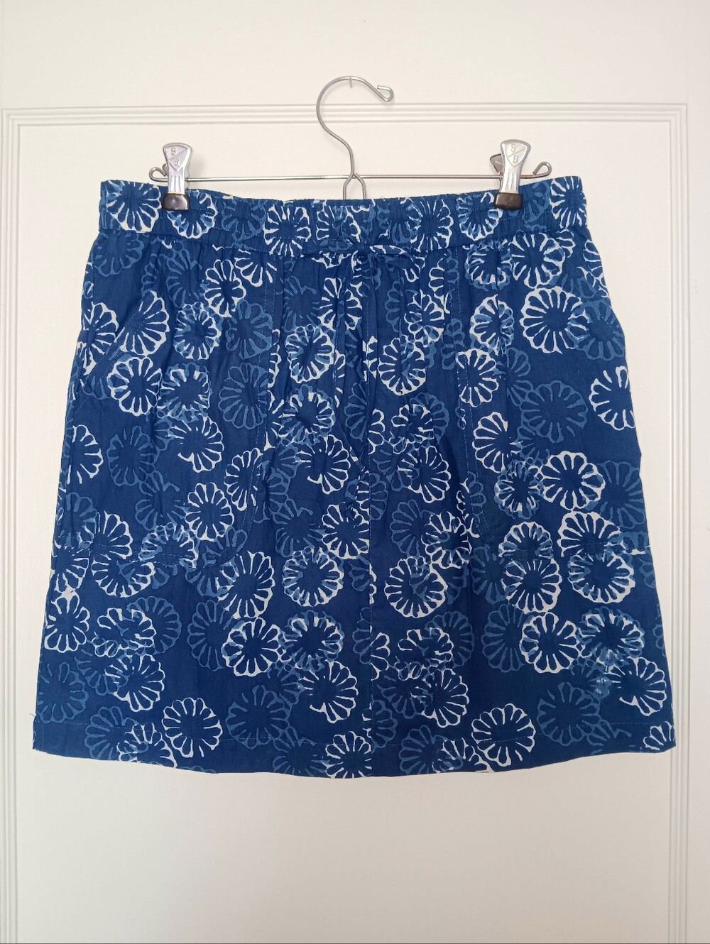 All Jazzed Up Women's Blue & White Floral Batik Print Mini Skirt With Pockets S
